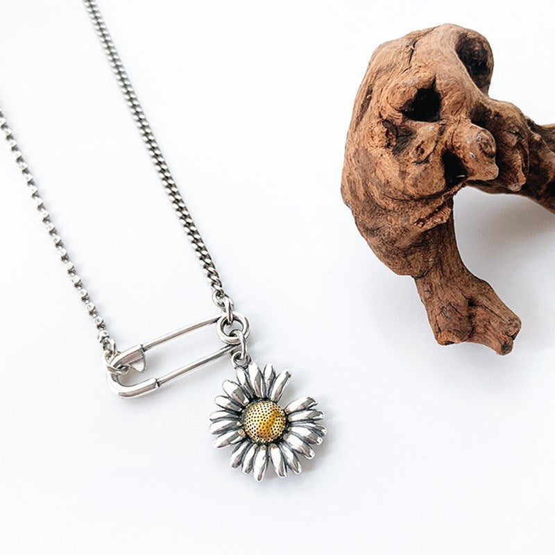 New Japanese-Korean Vintage Gold Paperclip Daisy Choker Necklace